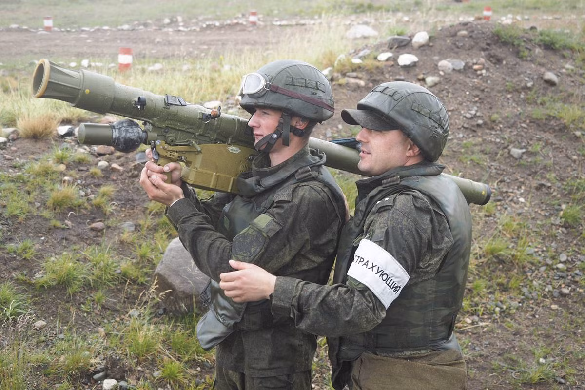 Vì vậy, thay vì nói rằng Đức đang cung cấp “sự hỗ trợ quân sự mới nhất” cho Ukraine, thì có thể hiểu rằng, đây là cơ hội để Đức “tống khứ” những “đồ tồn” trong kho trang bị vũ khí của mình. Nguồn ảnh: Foxt.