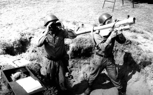 Vậy cứ thử tưởng tượng những vũ khí có giá trị cao, nằm trong trạng thái sẵn sàng chiến đấu của quân đội Đức, có giá trị lên tới hàng triệu, thậm chí hàng chục triệu USD được bảo dưỡng ở mức này; thì những tên lửa phòng không cũ do Liên Xô sản xuất, liệu còn được bảo dưỡng cẩn thận hay không?