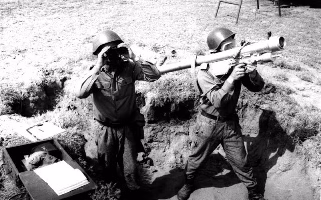 Vậy cứ thử tưởng tượng những vũ khí có giá trị cao, nằm trong trạng thái sẵn sàng chiến đấu của quân đội Đức, có giá trị lên tới hàng triệu, thậm chí hàng chục triệu USD được bảo dưỡng ở mức này; thì những tên lửa phòng không cũ do Liên Xô sản xuất, liệu còn được bảo dưỡng cẩn thận hay không?