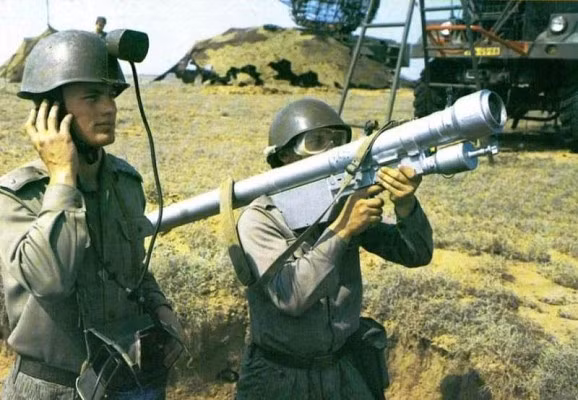 Các tên lửa phòng không Strela-2M dự kiến sẽ được tháo dỡ, nhưng kế hoạch tháo dỡ được cho là đã bị hủy bỏ, do lo ngại về ô nhiễm môi trường. Ngoài ra tờ Der Spiegel đưa tin rằng, số thiết bị ngắm bắn tên lửa cũng bị thiếu.