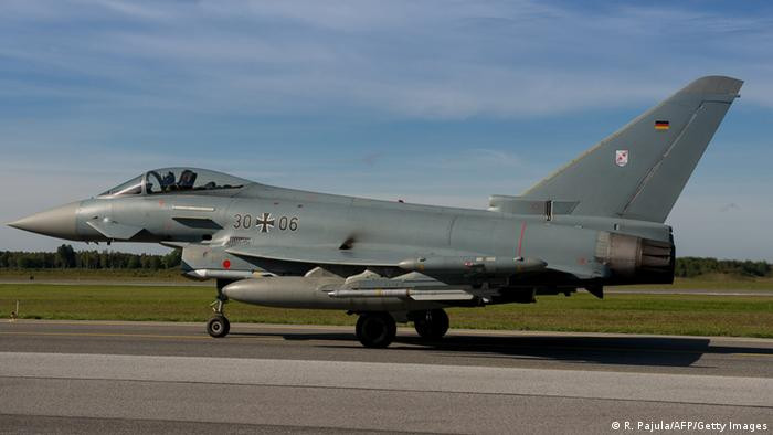 Rất nhiều xe tăng Leopard 2 không thể hoạt động được, trong đó có 86 chiếc hỏng do thiếu phụ tùng thay thế. Trong năm 2018, chỉ có 10 trong số 130 máy bay chiến đấu Typhoon của Không quân Đức được sử dụng bình thường và chỉ 4 chiếc có thể tham gia chiến đấu.