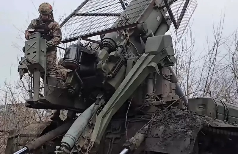 Bài phát biểu của Tổng thống Putin không chỉ thể hiện sự chủ động và lợi thế của Nga trên chiến trường, mà còn bộc lộ bố cục chiến lược có tầm nhìn xa của nước này. Một mặt, Nga cố gắng chiếm thế có lợi hơn trên bàn đàm phán thông qua các cuộc đàm phán hòa bình với Mỹ.