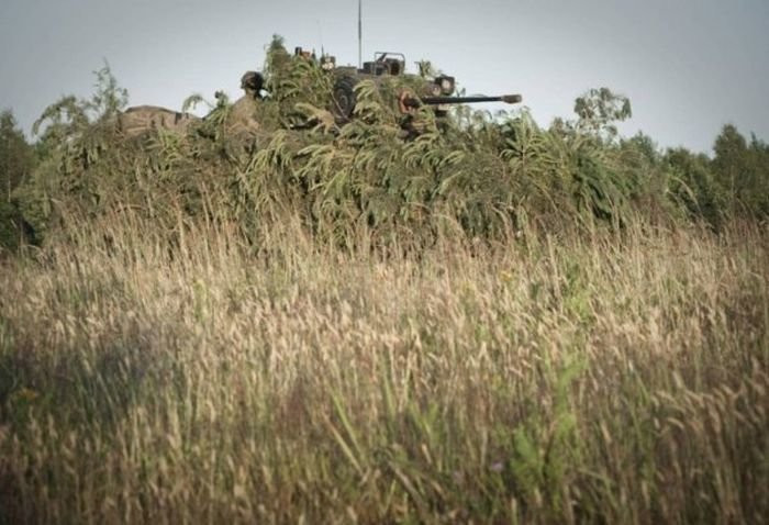 Với trí tuệ nhân tạo trang bị trên UAV, nó sẽ phân biệt được hình dáng của của xe tăng, dấu vết của bánh xích, súng máy, ăng-ten, thiết bị giám sát, khí thải, v.v. Nói cách khác, toàn bộ một loạt các chi tiết sẽ vô hiệu hóa lớp ngụy trang dẫu có hiện đại như Chameleon; Fedutinov cho biết.