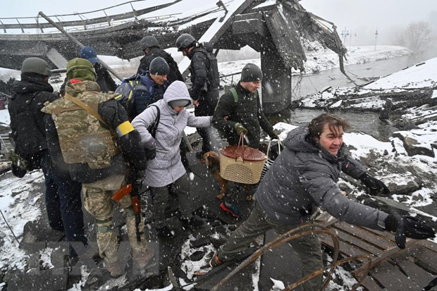 Tình trạng này không hiếm trong các cuộc chiến tranh, nhưng trong quá trình sơ tán dân thường khỏi Volchansk, nó đã đặt ra một câu hỏi gây tranh cãi: Phải chăng những thường dân còn lại đã vô tình trở thành “lá chắn sống” cho Quân đội Ukraine?