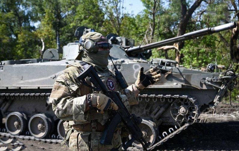 Về bản chất, cả lính đánh thuê Wagner và lực lượng vũ trang Chechnya đều độc lập với Bộ Quốc phòng Nga, và họ cũng là những đội quân thân tín dưới quyền chỉ huy riêng của Tổng thống Putin. 