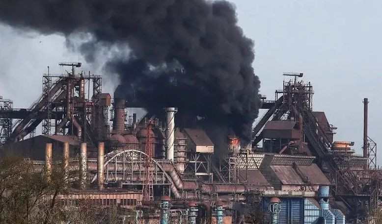 Còn tờ "Daily Telegraph" của Anh đưa tin cho biết, bảo vệ nhà máy thép Azovstal ở Mariupol, hiện là "ưu tiên hàng đầu" của Ukraine. Nhưng bằng cách nào, thì họ không đề cập đến các giải pháp của Kiev.