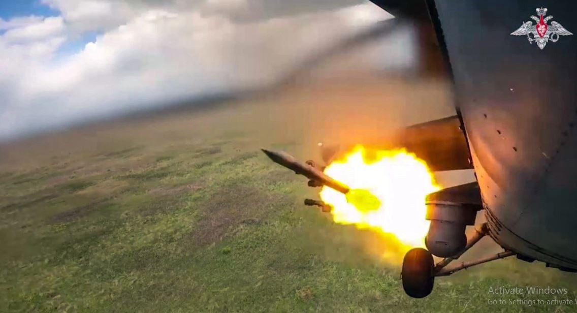 Một người lính Ukraine cho biết: "Càng ngày tôi càng cảm nhận rõ ràng rằng, UAV và máy bay chiến đấu của Nga đang thực hiện ngày càng nhiều cuộc tấn công”; điều đó có nghĩa là Nga đã bắt đầu tổ chức ngăn chặn quyết liệt với Ukraine. 