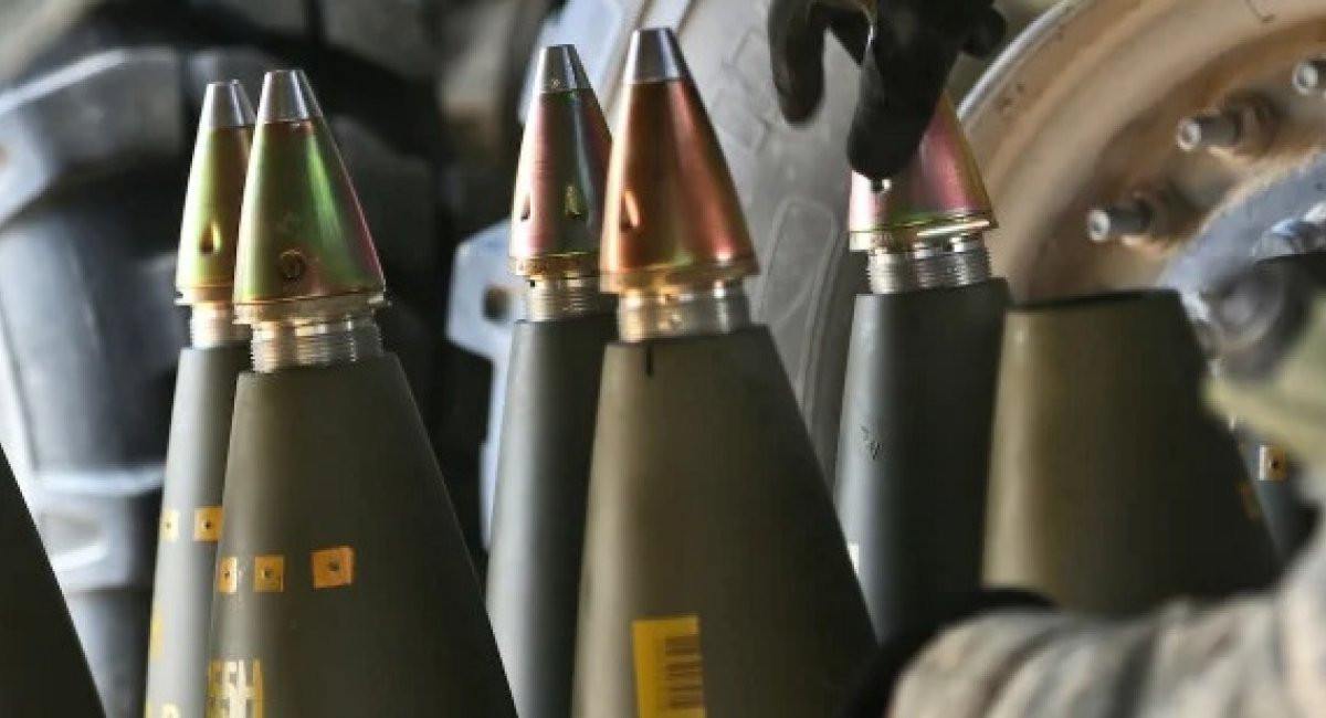 Ngoài việc sử dụng đạn nổ phá 155 mm ER02A1 có tính năng cao, việc đưa vào sử dụng ngòi nổ điện tử EC-102 cũng sẽ giúp tăng cường đáng kể tính linh hoạt trong tác chiến của quân đội Ukraine. Ba chế độ kích nổ của ngòi EC-102 chạm nổ, nổ chậm và nổ hẹn giờ, đã giúp pháo binh Ukraine nhiều lựa chọn khi tiêu diệt mục tiêu hơn. 