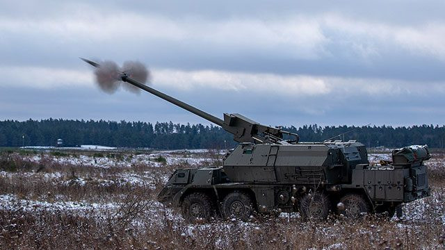 Việc thiết kế mở rộng tầm bắn của đạn 155 mm ER02A1 bằng phương pháp trích khí đáy, đã nâng tầm bắn lên 40 km, để đáp ứng tốt hơn nhu cầu chiến trường khốc liệt và hay thay đổi của Ukraine.