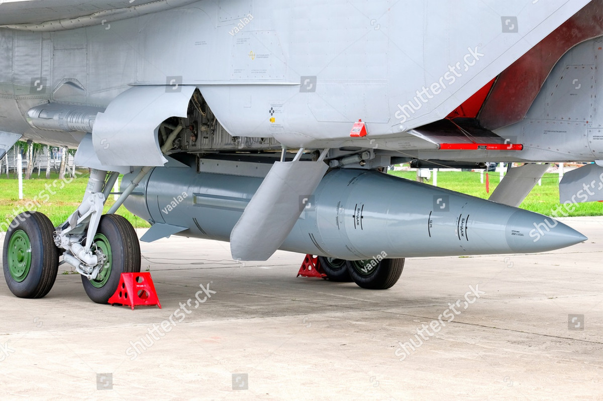 Trong tương lai, loại máy bay này sẽ được trang bị nhiều loại vũ khí và thiết bị mới, trong đó có ít nhất 3 tên lửa siêu thanh Dagger, loại tên lửa hiện chưa có bất cứ vũ khí nào có khả năng đánh chặn và có thể mang đầu đạn hạt nhân. Với nâng cấp sâu và vũ khí mới, Tu-160M trở thành phương tiện quan trọng, trong “bộ ba” răn đe hạt nhân của Nga.