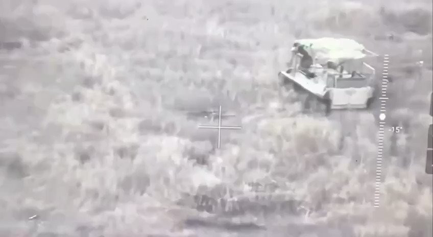 Trước đây, một số đơn vị của Nga đã cố gắng xuyên thủng hệ thống phòng thủ của Ukraine bằng cách điều khiển các phương tiện cảm tử mang chất nổ như xe bọc thép MT-LB xông thẳng vào vị trí trận địa phòng ngự kiên cố của Ukraine.