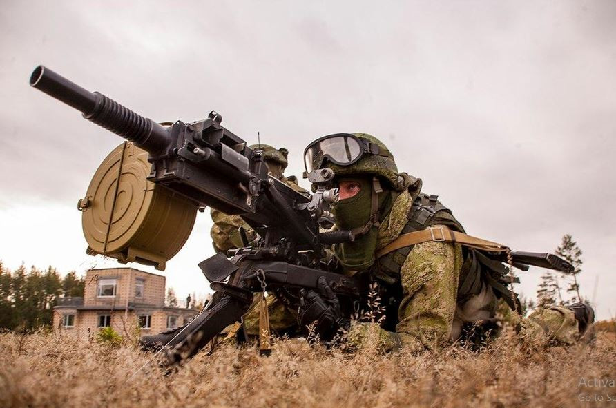 Tất nhiên, quân Nga vẫn bị tổn thất, nhưng Nga có đủ quân số để bổ sung. Andrei Bilozier, trung sĩ cấp cao của Tiểu đoàn 1, Lữ đoàn bộ binh cơ giới 33 của Ukraine cho biết, sau khi họ sử dụng súng phóng lựu tự động, để đánh chặn hai nhóm lính Nga đang tấn công, thì họ đã bị lộ. 