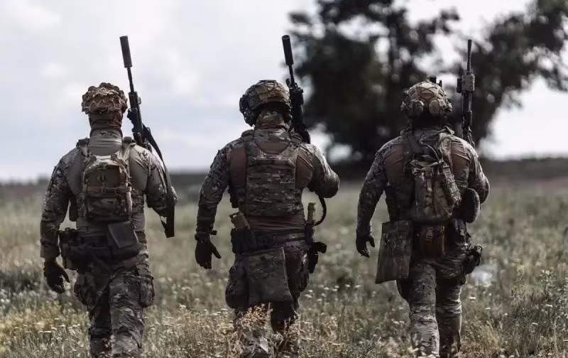 Giờ đây, lực lượng biệt kích của Quân đội Nga thường bao gồm những binh sĩ tinh nhuệ, được huấn luyện bài bản, trang bị tốt và với quy mô nhỏ hơn. Cách đây vài tháng, phân đội tấn công của Nga thường gồm 10 đến 20 binh sĩ, nhưng giờ đây chỉ có 4 binh sĩ. Điều này giảm thiểu khả năng bị quân Ukraine phát hiện và gây khó khăn cho UAV và pháo binh Ukraine phản công.