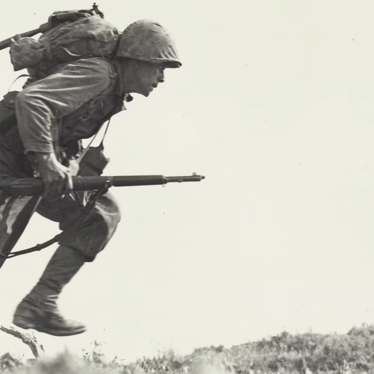 Khi Quân đội Đức tham chiến khắp Mặt trận phía Đông, rõ ràng là kho vũ khí bộ binh của Đức không đáp ứng được nhiệm vụ. Mặc dù chính xác, mạnh mẽ và đáng tin cậy, nhưng súng trường 98k không thể cung cấp đủ hỏa lực để đẩy lùi số lượng lớn bộ binh Nga, đặc biệt là khi chiến đấu trong đô thị. 