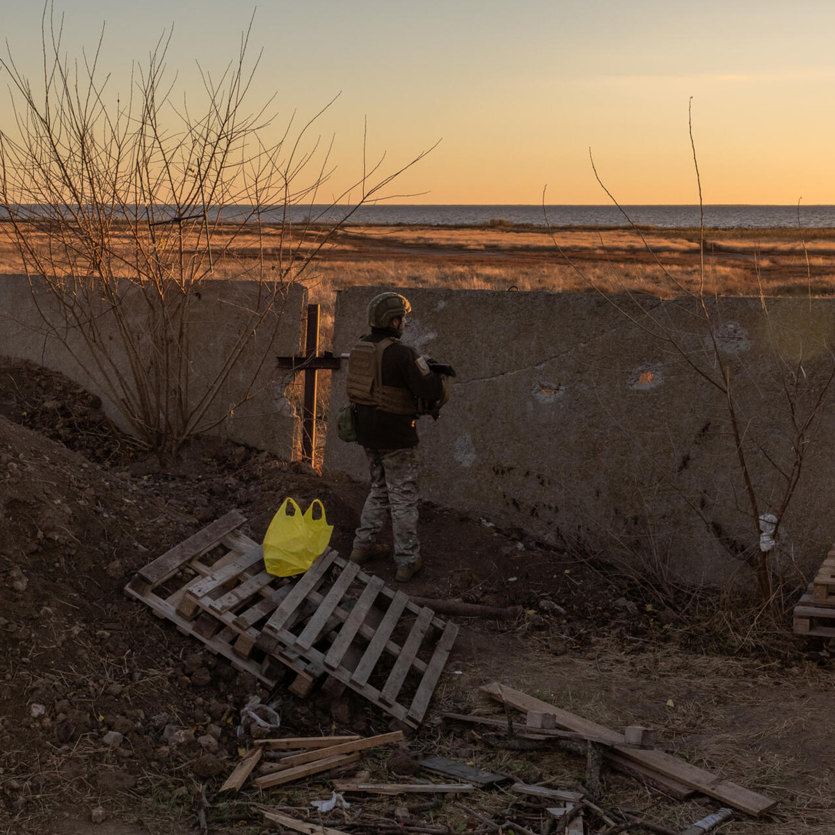 Ngoài ra, các cuộc tấn công bằng pháo binh và không quân của Nga vào các vị trí của Ukraine ở các làng Mikhailovka, Tyaginka và Ivanovka ở vùng Kherson thuộc bờ bắc, đã bị phá hủy 3 xe tăng, 25 khẩu pháo và khoảng 30 phương tiện cơ giới khác. 