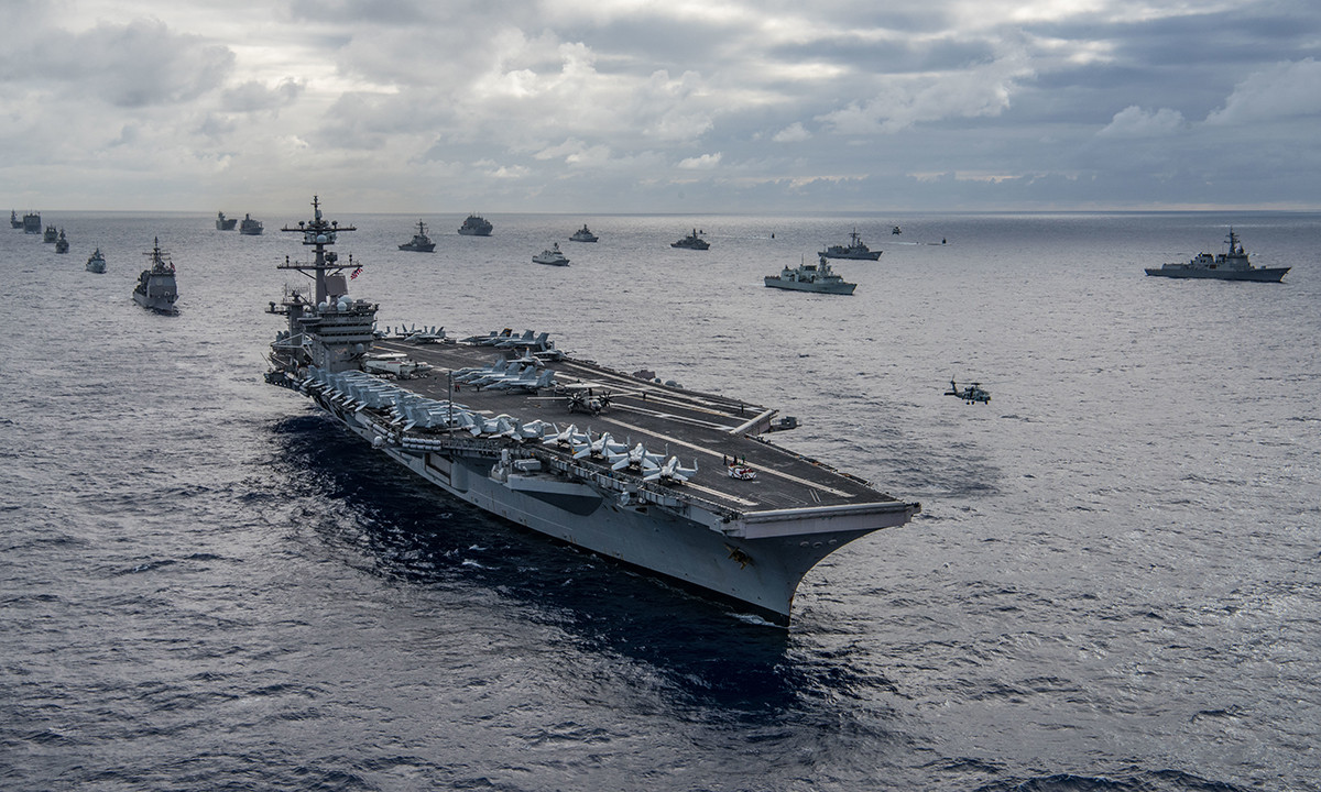 Trong trường hợp này, Hải quân Mỹ là bên tấn công, bởi vì hầu hết các tàu hải quân Mỹ phải khởi hành hàng nghìn km từ cảng nhà của họ, để đến nơi có nhiều khả năng giao tranh với Hải quân Trung Quốc; còn Hải quân Trung Quốc tập trung hơn vào việc thực hiện các nhiệm vụ ở các vùng biển xung quanh, và chiến lược này cũng có nhiều lợi thế hơn.