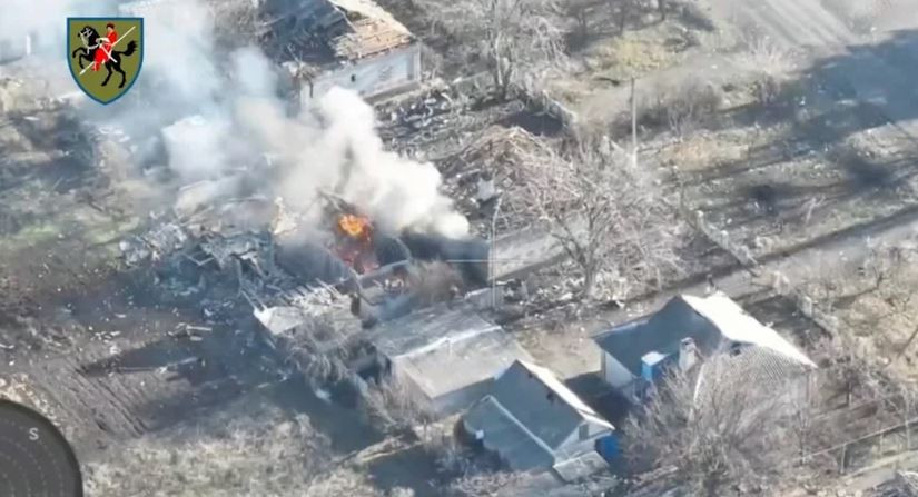 Các mũi đột kích của RFAF, dưới sự yểm trợ của không quân, pháo binh, UAV FPV và UAV vũ trang… tiến từng ngôi nhà một, liên tục thu hẹp vòng vây. Vào ngày 22/1, quân Ukraine ở Velyka Novosyolka đã bị bao vây hoàn toàn, không có quân tiếp viện, không có quân dự bị và không có khả năng thoát ra.