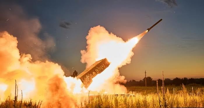 Sự sụp đổ của pháo đài Velyka Novosyolka, đánh dấu sự mở cửa của quân đội Nga vào Dnepropetrovsk. Ưu thế trên không, lợi thế về tên lửa và pháo binh của RFAF đang đè bẹp mọi sự kháng cự từ AFU. Mặc dù chiến thuật của AFU linh hoạt và đa dạng, nhưng họ ngày càng không thể đối phó với ưu thế hỏa lực mạnh mẽ của RFAF.