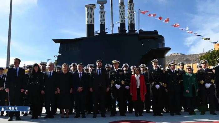 Lúc này Tây Ban Nha cảm thấy mình có thể “tự thân vận động”, nên quyết định dừng chương trình hợp tác với Pháp, bất chấp việc Pháp tiếp tục phát triển lớp tàu ngầm mới dựa trên lớp lớp "Agosta" của riêng mình. Cũng vì lý do này, Tập đoàn đóng tàu Pháp vào thời điểm đó cũng đã kiện Tập đoàn Navantia của Tây Ban Nha lên Tòa án Công lý Châu Âu. 