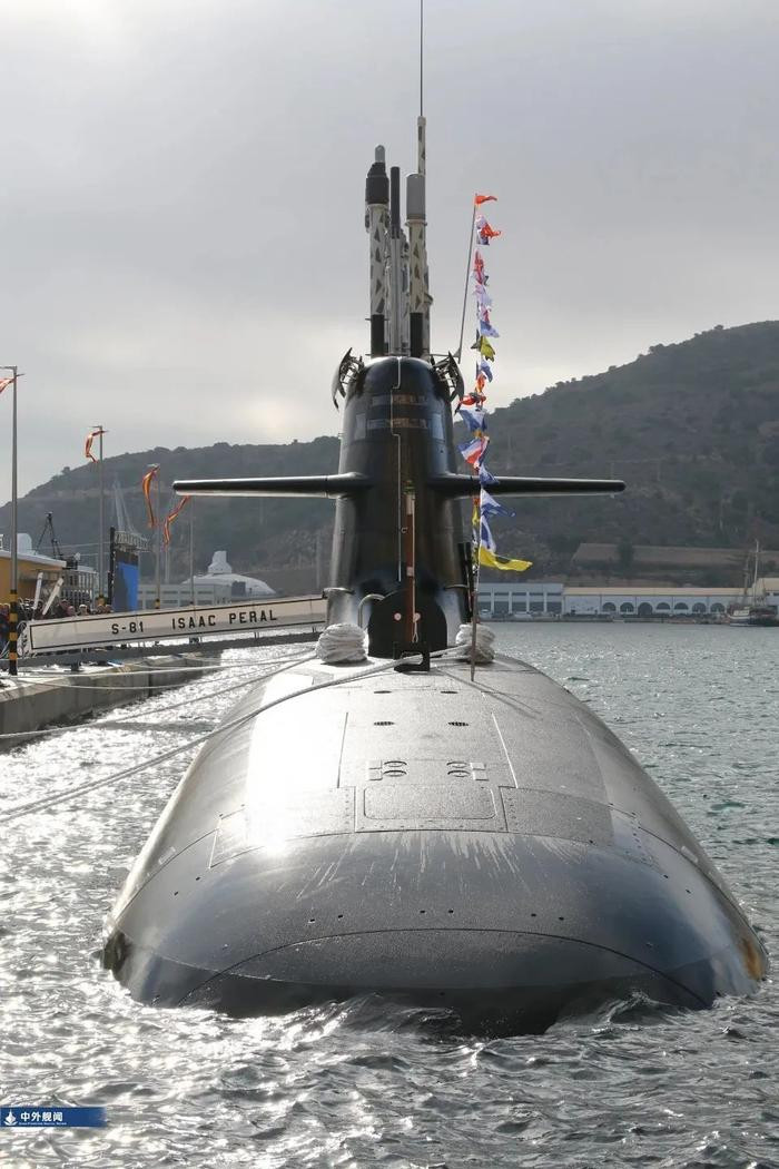 Nhưng dù chỉ một mình Pháp, họ cũng tự phát triển được lớp tàu ngầm trang bị hệ thống động lực không dùng không khí (AIP) loại "Agosta 90B", sau này được Hải quân Pakistan sử dụng và tàu ngầm AIP lớp " Scorpene" được Hải quân Ấn Độ sử dụng. 