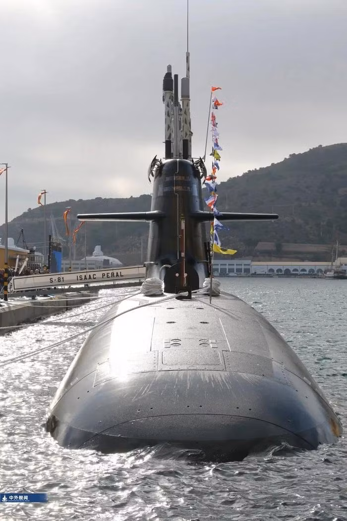 Nhưng dù chỉ một mình Pháp, họ cũng tự phát triển được lớp tàu ngầm trang bị hệ thống động lực không dùng không khí (AIP) loại "Agosta 90B", sau này được Hải quân Pakistan sử dụng và tàu ngầm AIP lớp " Scorpene" được Hải quân Ấn Độ sử dụng. 