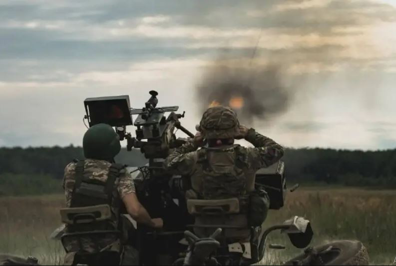 Chuyên gia quân sự của Nga, ông Andrei Marochko, nói với hãng thông tấn TASS rằng, Quân đội Nga đã thực hiện thành công một chiến dịch và cắt đứt đường rút lui của Quân đội Ukraine gần thành phố Volchansk, phía bắc vùng Kharkov, gần biên giới Nga.