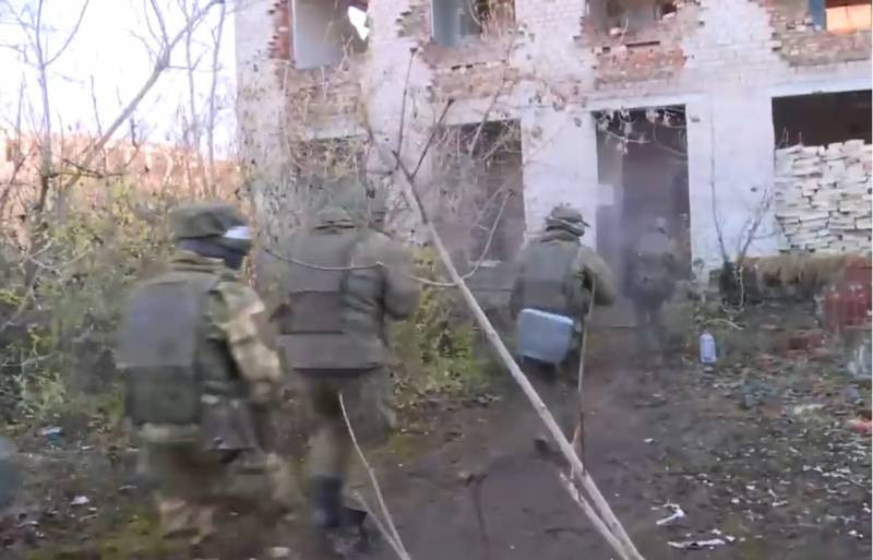 Giao tranh hiện đang diễn ra trong khu vực và ngoại ô thành phố. Các thông tin rất đa dạng và mâu thuẫn. Các nguồn tin cho biết, lực lượng bán quân sự Wagner của Nga đã chọc thủng hệ thống phòng ngự của Ukraine trong khu vực. Thông tin đã được xác nhận bởi một số nguồn thực địa, nhưng vẫn đang chờ thông báo chính thức từ chính quyền thành phố hoặc Bộ Quốc phòng Nga.