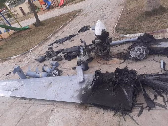 Bên cạnh đó, Moscow cũng triển khai nhiều loại vũ khí, bao gồm súng máy phòng không và hệ thống phòng không tầm thấp, như hệ thống tên lửa Tor, Pantsir-S1 để bắn UAV. 