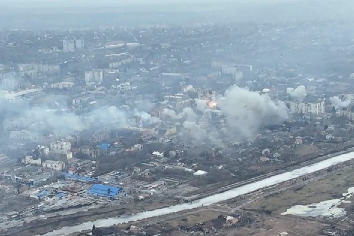 Khi Bakhmut đang chiến đấu ác liệt, giới truyền thông phương Tây cũng có thái độ tương tự, khi quân Ukraine vẫn còn cầm cự được thì phương Tây lại ca ngợi tầm quan trọng của Bakhmut và giá trị chiến lược của nó lớn đến mức nào. 