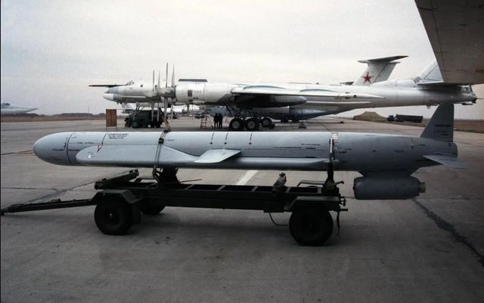 Cổng phân tích quân sự hàng đầu của Ukraine, Defense Express, cho rằng Nga đang tích trữ tên lửa cho cuộc tấn công mùa đông. Họ nói rằng cơ quan tình báo Ukraine (SBU) và cơ quan tình báo CIA và NSA (Mỹ), đang cố gắng tìm hiểu về khả năng dự trữ tên lửa của Moskva. 