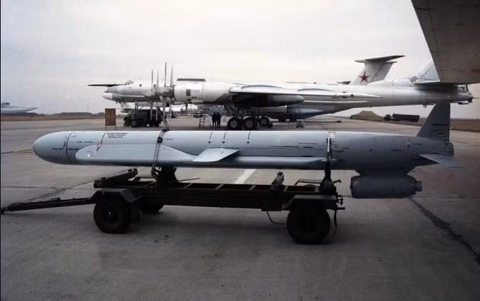 Cổng phân tích quân sự hàng đầu của Ukraine, Defense Express, cho rằng Nga đang tích trữ tên lửa cho cuộc tấn công mùa đông. Họ nói rằng cơ quan tình báo Ukraine (SBU) và cơ quan tình báo CIA và NSA (Mỹ), đang cố gắng tìm hiểu về khả năng dự trữ tên lửa của Moskva. 