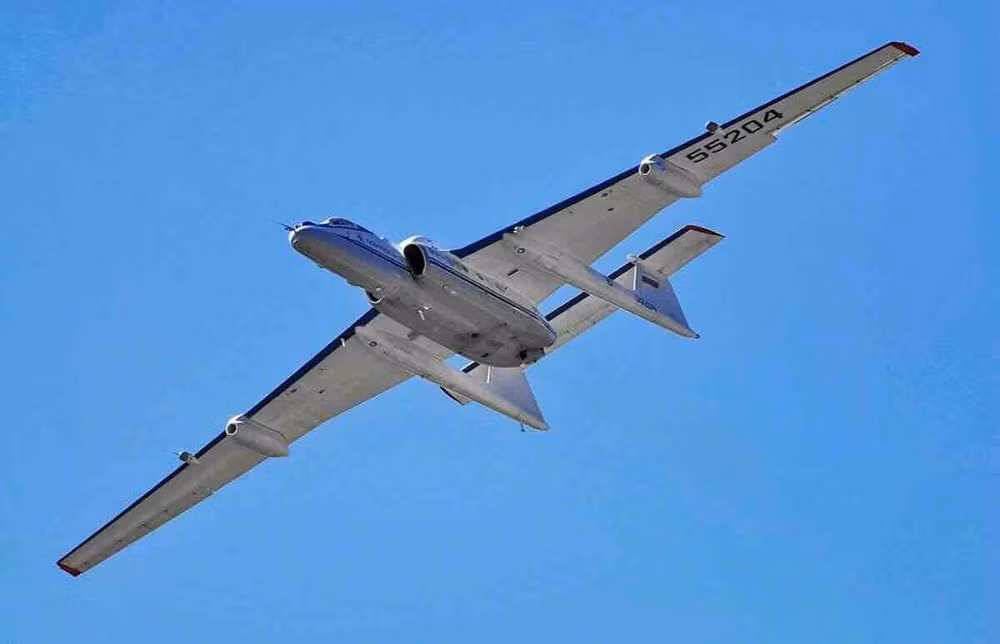 Tuy nhiên máy bay M-55 đã ra đời 30 năm, nên về mặt kỹ thuật, việc liên kết chỉ định mục tiêu giữa máy bay M-55 và tên lửa hành trình Kalibr dường như không còn là lý tưởng. Người Nga đã giải quyết được vấn đề này khi kết hợp máy bay AWACS A-50 và hệ thống tên lửa phòng không S-400; Zgurets kết luận. 