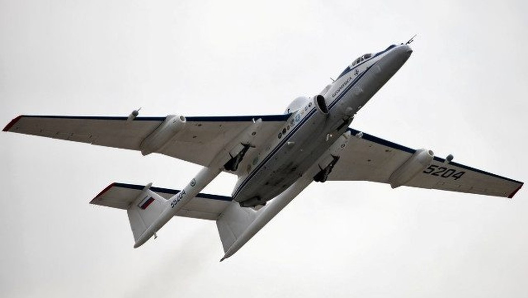 Người Anh cũng viết trong báo cáo của mình: “Có khả năng thực tế là Nga sẽ đưa máy bay M-55 hoạt động trở lại, để tăng cường khả năng trinh sát trên bầu trời Ukraine”. Đồng thời, các chuyên gia MI6 tin chắc rằng, Nga sẽ sử dụng M-55 Geophysicals cho các nhiệm vụ trinh sát từ không phận tương đối an toàn của Nga. 