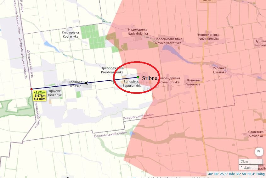 Hiện tại, ở phía nam Pokrovsk, RFAF đã giành quyền kiểm soát làng Sribne, và quân Ukraine đã dần bị đẩy lui về ngôi làng Zaporizhia lân cận. Quân Nga đã lợi dụng tình hình để tấn công vào phần phía đông của ngôi làng, nơi chỉ còn cách tỉnh Dnieper 8 km. 