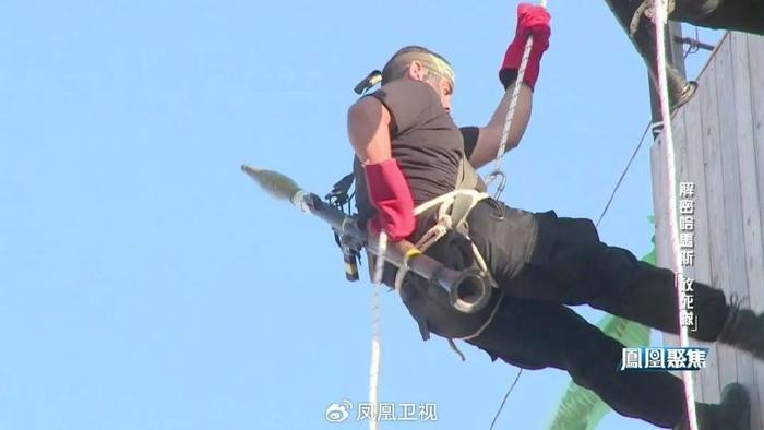 Để trở thành một chiến binh Lữ đoàn Al-Qassam, trước tiên một thanh niên Palestine phải trở thành một chiến binh Hamas. Tại trại huấn luyện, những thanh niên này sẽ được huấn luyện và đối tượng tác chiến là binh lính và cả người dân Israel. 