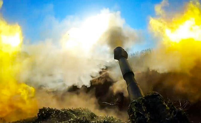 Theo trang Military Chronicle thân Ukraine cho biết, “các cuộc tấn công bằng chiến thuật “làn sóng người”, không có xe tăng, xe bọc thép đi cùng và hỏa lực pháo binh chi viện, đã khiến một đại đội của Ukraine (khoảng 100 quân), đã bị loại khỏi vòng chiến đấu chỉ trong vài giờ”.