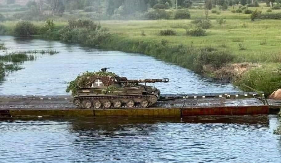 Quân Ukraine vượt sông Dnieper, Nga tung pháo binh bắn chặn - Hình 3 Quan Ukraine vuot song Dnieper, Nga tung phao binh ban chan-Hinh-3