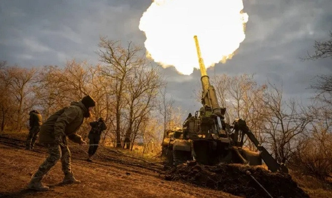 Quan Ukraine vuot song Dnieper, Nga tung phao binh ban chan