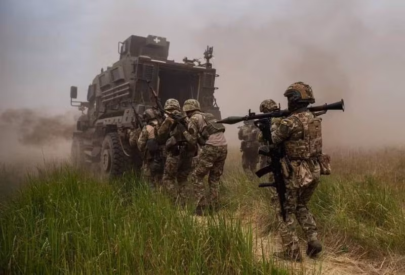 Nhưng trước khi đến thành phố Tokmak, quân Ukraine sẽ phải vượt qua các bãi mìn của quân đội Nga, tiếp tục tiến công các tuyến phòng thủ ở các làng và thị trấn của quân đội Nga. Nhưng chỉ có tràn ngập được Tokmak, quân Ukraine mới có thể tiến vào Melitopol. Khi trận chiến Melitopol bắt đầu, đó sẽ là trận chiến quyết định giữa Nga và Ukraine. 