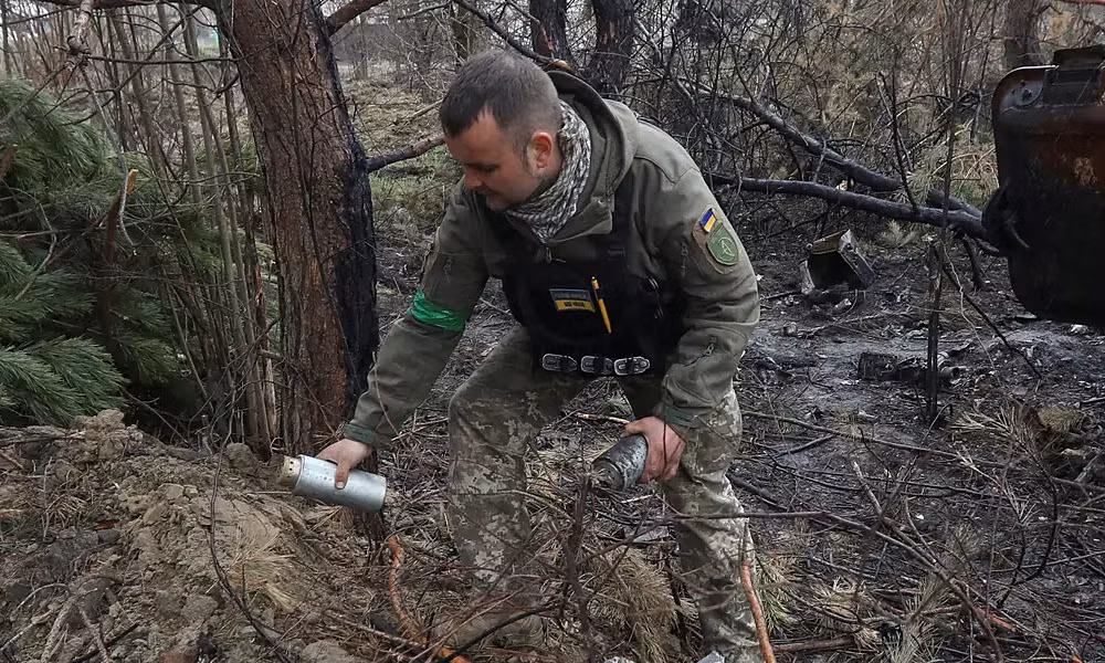 Một quả đạn mẹ được bắn ra, hàng trăm quả đạn con rải rác như “tiên nữ trên trời” rơi xuống vị trí chiến hào của quân Nga, khiến quân Nga không ngóc đầu lên được, mà chiến hào không đủ che chắn cho quân Nga. Điều này cho phép quân đội Ukraine nắm bắt cơ hội đột phá. 