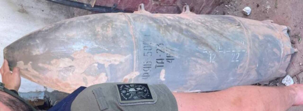 Các nguồn tin Ukraine đưa tin rằng, trong vụ tấn công ban đầu, một quả bom loại FAB-500T đã đánh trúng một ngôi nhà riêng ở một ngôi làng ở Kharkov, nhưng may mắn là không phát nổ.