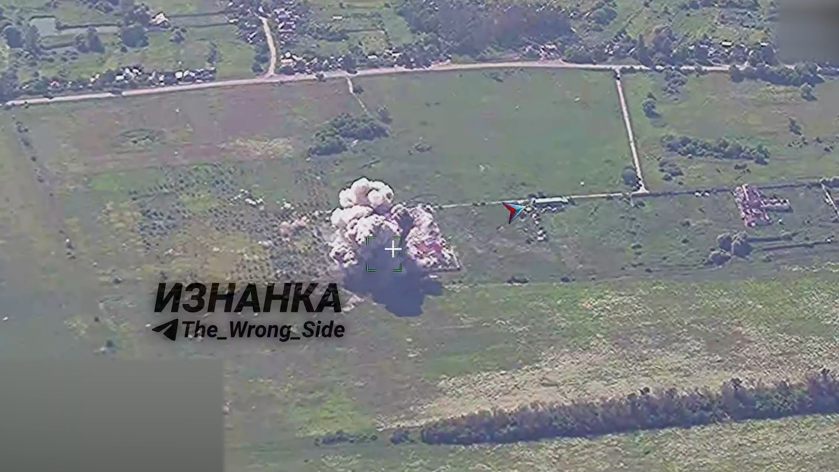 Việc sử dụng phiên bản bom FAB được nâng cấp của Lực lượng Không quân chiến thuật Nga, đã thu hút sự chú ý của người đứng đầu Cơ quan quản lý quân sự khu vực Kharkov, ông Oleg Sinegubov. Ông cho biết, bây giờ bom FAB-500 của Nga có thể bay đến bất kỳ điểm nào ở Kharkov và cảnh báo về cuộc không kích giờ đây sẽ vang lên thường xuyên hơn và kéo dài hơn.