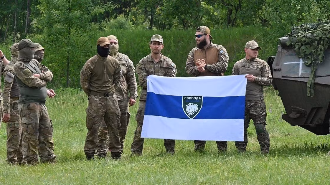 Trên thực tế, những cuộc đột kích như vậy vào lãnh thổ Nga lần đầu tiên xảy ra vào tháng 3/2023. Đặc biệt là sau khi Bakhmut thất thủ vào tháng 5/2023, thì đã có một làn sóng lớn tấn công vào lãnh thổ Nga, dưới mác là những người Nga lưu vong. 