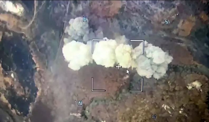 Đồng thời, quân Nga không chỉ có hỏa lực tầm xa, mà còn có bộ binh chiến đấu ở gần đó. Tuy nhiên giống như trên chiến trường Ukraine, bộ binh Nga nhìn chung không đánh cận chiến, mà sau khi hỏa lực của họ “làm mềm” chiến trường, họ đưa một số lượng nhỏ quân tinh nhuệ, chuẩn bị cho cuộc tấn công cuối cùng. 