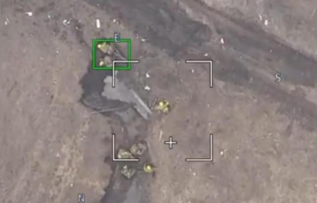 Do một số lượng lớn xác binh lính và rất nhiều vũ khí trang bị của Quân đội Ukraine còn bị bỏ lại ở khu vực giáp phía biên giới Nga, nên người ta dự tính rằng, Quân đội Ukraine chưa bỏ cuộc, mà sẽ tiến tục tiến hành một cuộc tấn công trong tương lai (Nguồn ảnh: Topwar, Sina, CNN).