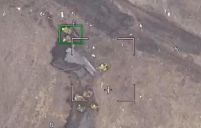 Do một số lượng lớn xác binh lính và rất nhiều vũ khí trang bị của Quân đội Ukraine còn bị bỏ lại ở khu vực giáp phía biên giới Nga, nên người ta dự tính rằng, Quân đội Ukraine chưa bỏ cuộc, mà sẽ tiến tục tiến hành một cuộc tấn công trong tương lai (Nguồn ảnh: Topwar, Sina, CNN).