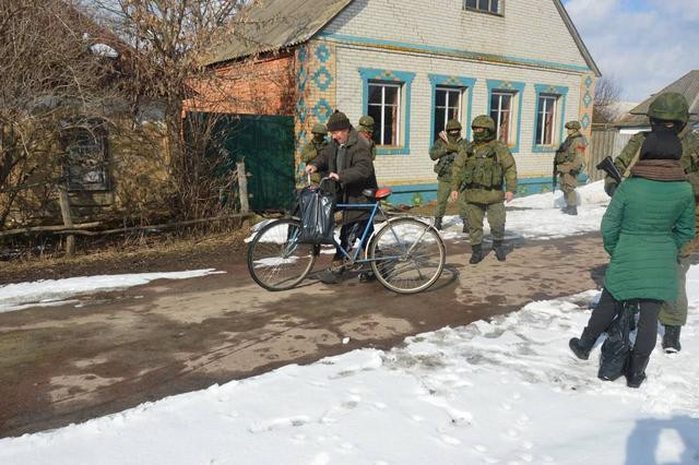 Kết quả là vào ngày 12/3, mặc dù Quân đội Ukraine đã tiến hành tấn công cùng lúc theo 5 mũi, nhưng không mũi nào trong số đó thành công. Để tuyên truyền, họ phải chụp ảnh tại một ngôi làng bên biên giới Ukraine. Nhưng thật trùng hợp, ngôi nhà họ chụp lại chính là nơi Quân đội Nga đi qua khi tấn công Ukraine vào năm 2022. 