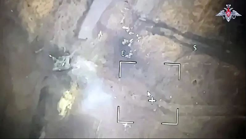 Nhưng quân Nga hiển nhiên không muốn để phía Ukraine dễ dàng đạt được nguyện vọng, khi hỏa lực tấn công của họ khá mạnh. Đối với những người còn sống sót, một UAV tấn công sẽ ngay lập tức xuất hiện, nó trông giống như Lancet. Sau đó, không có người lính Ukraine nào đứng dậy khỏi mặt đất.