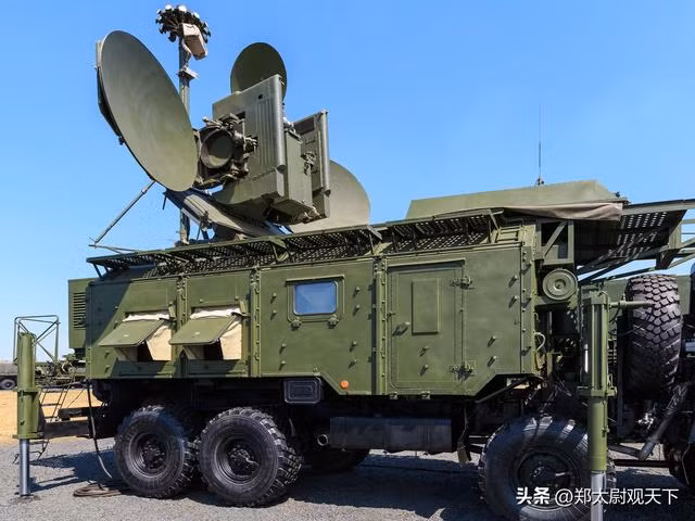 Ông Marochko cho rằng, nguyên nhân chính dẫn đến tình trạng bắn nhầm lẫn nhau trong quân đội Ukraine, do sự can thiệp của lực lượng tác chiến điện tử của quân đội Nga, khiến các đơn vị của Quân đội Ukraine không thể phối hợp, bởi vì tất cả các thông tin liên lạc đã bị tác chiến điện tử của Nga can thiệp, nên việc hiệp đồng giữa các đơn vị Ukraine đã bị hạn chế rất nhiều.