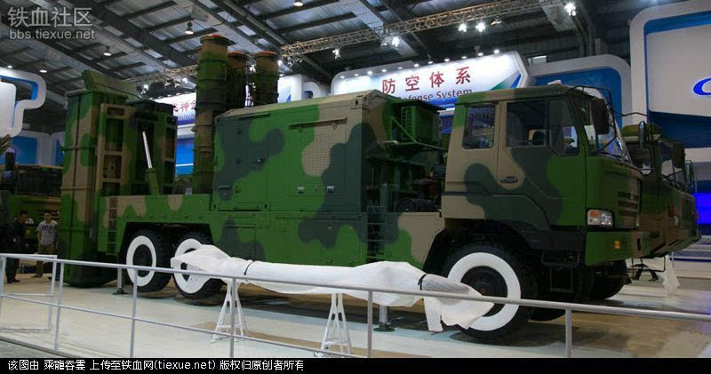 Phạm vi tác chiến của FM-3000 là 30 km đối với máy bay và 20 km đối với tên lửa hành trình. Mỗi hệ thống có một radar mảng pha xoay 360 độ và 4 cụm ống phóng, có thể xử lý 32 mục tiêu khác nhau trong thời gian ngắn.